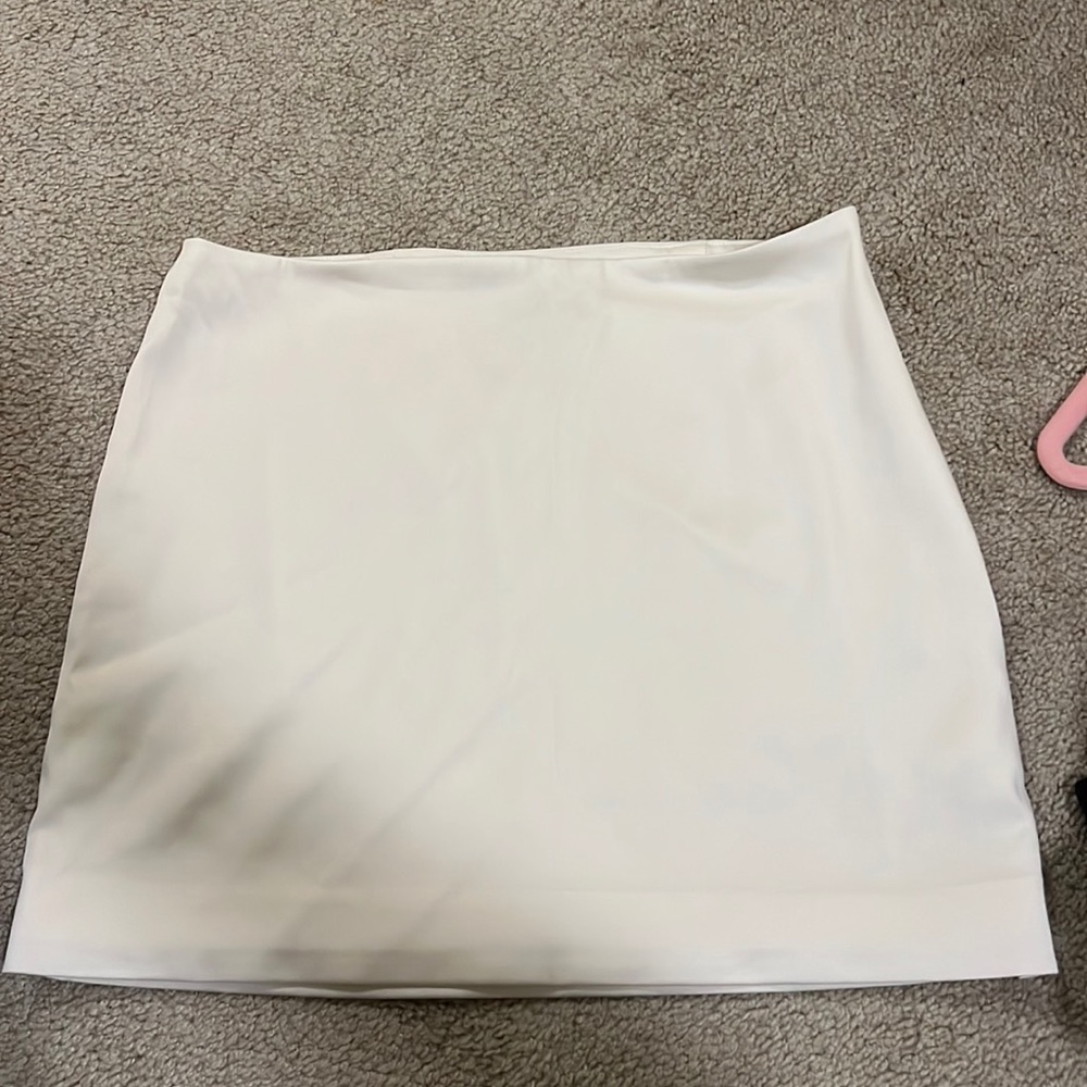 Aritzia, sunday best creme white skirt (never worn)